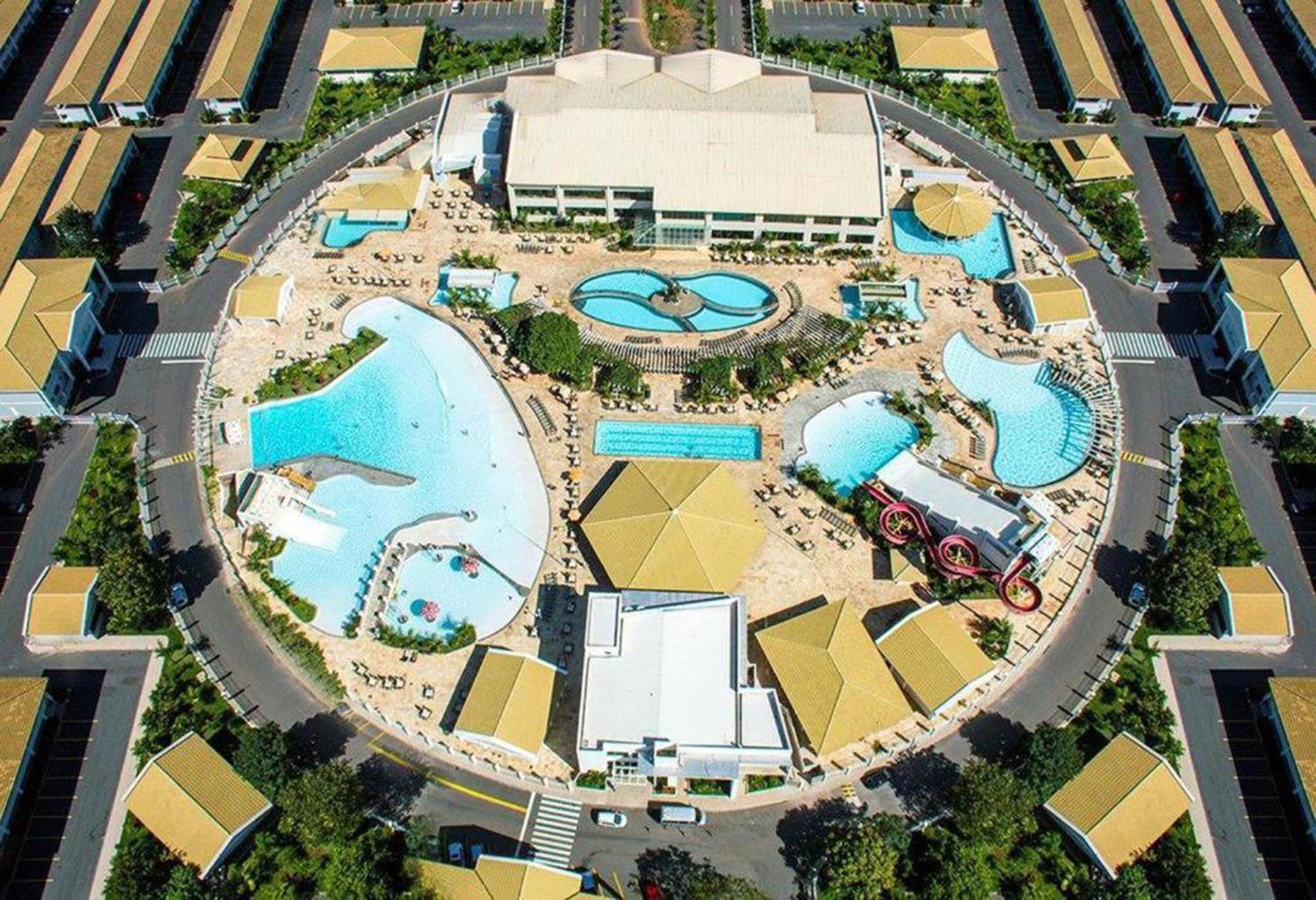 Aparthotel Lacqua Diroma - Parque Aquatico De Caldas Com Piscina De Ondas