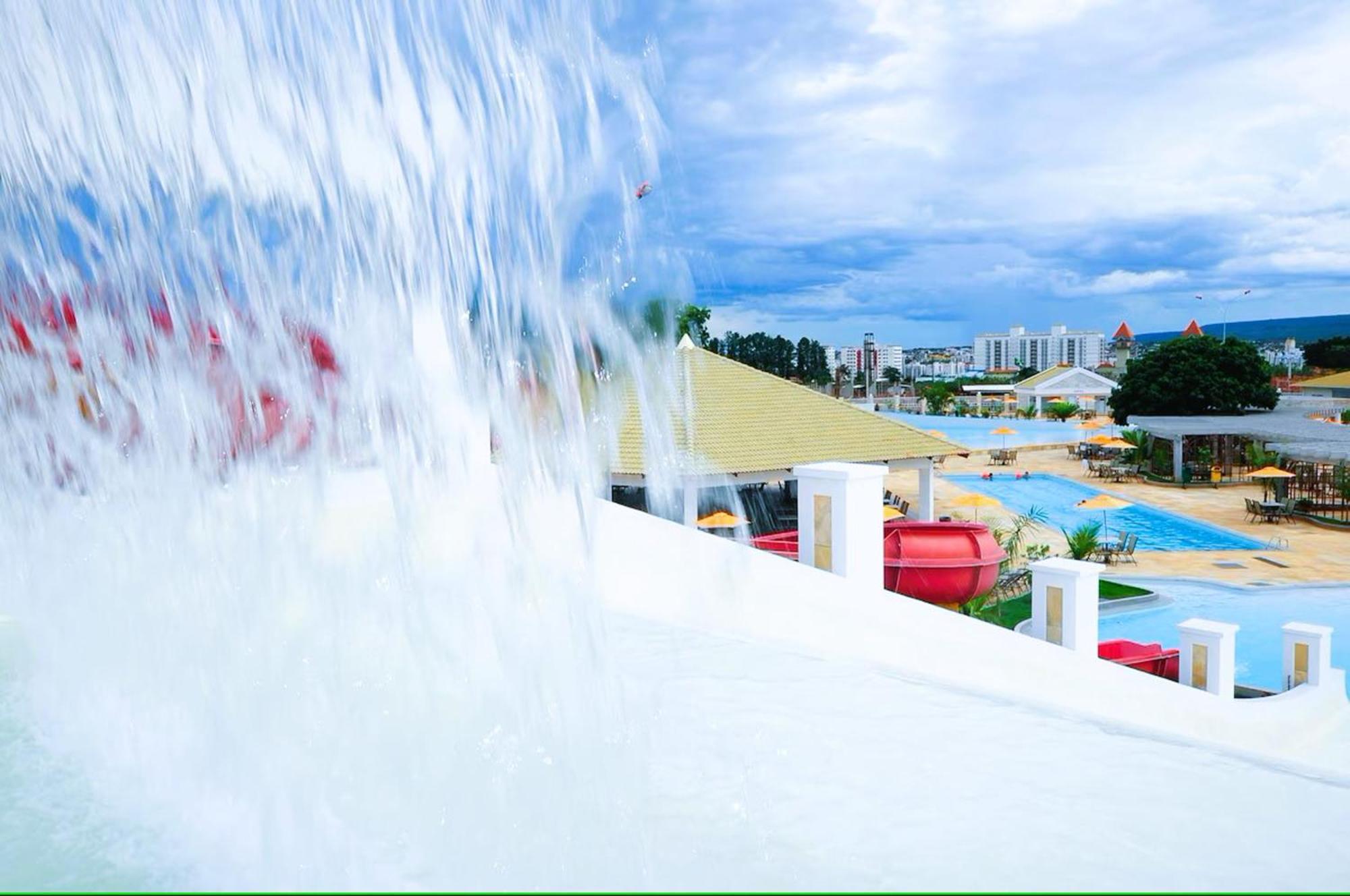 Lacqua Diroma - Parque Aquatico De Caldas Com Piscina De Ondas * Caldas Novas