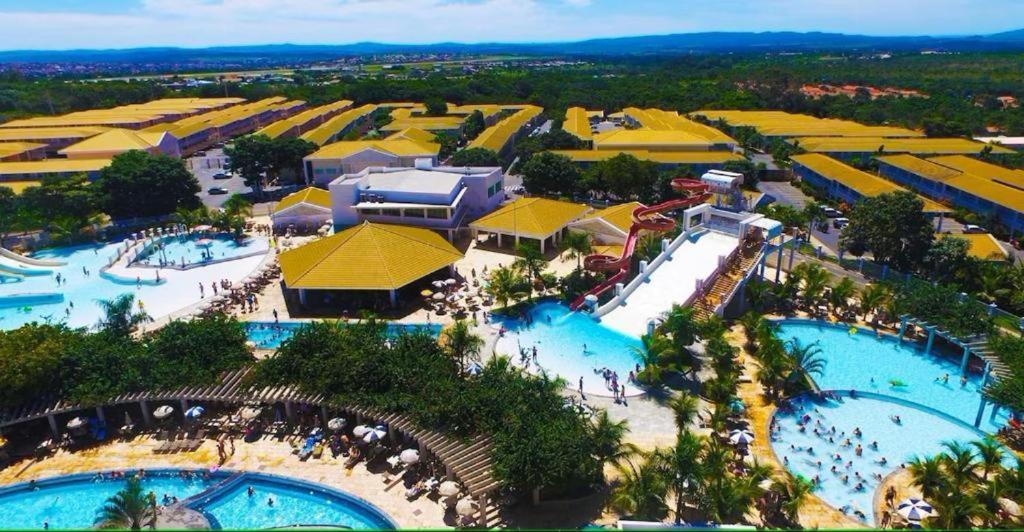 Lacqua Diroma - Parque Aquatico De Caldas Com Piscina De Ondas * Caldas Novas