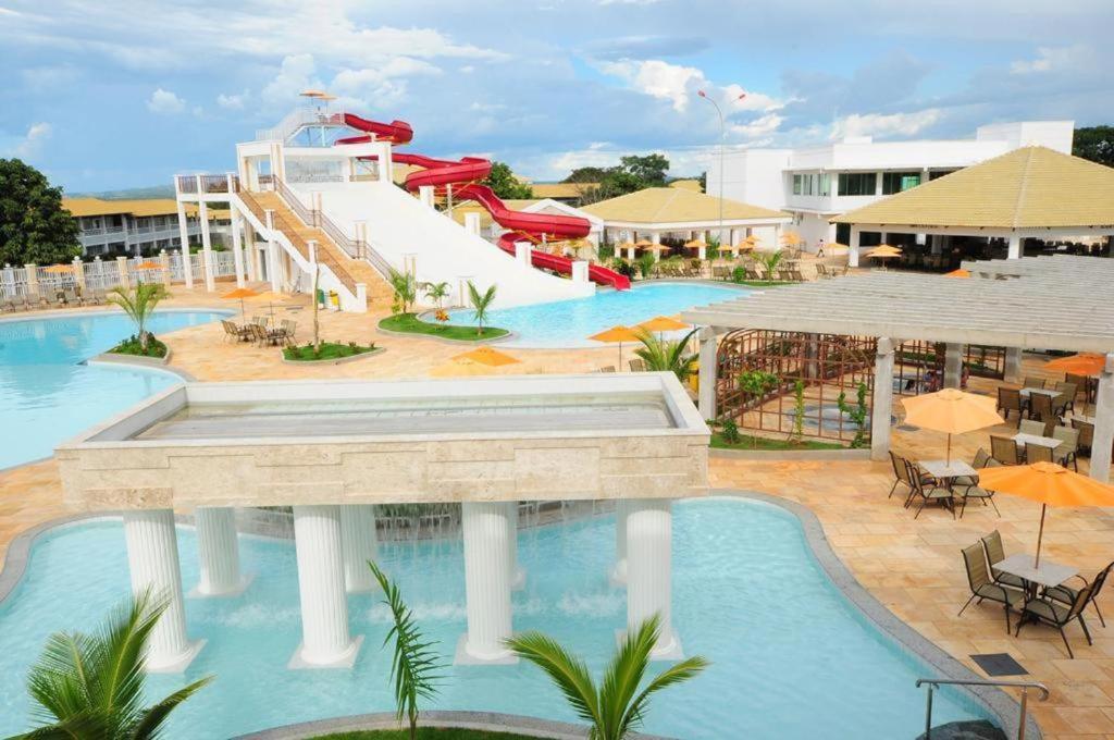 Lacqua Diroma - Parque Aquatico De Caldas Com Piscina De Ondas *