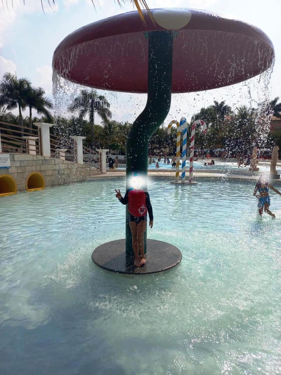 Lacqua Diroma - Parque Aquatico De Caldas Com Piscina De Ondas * Caldas Novas