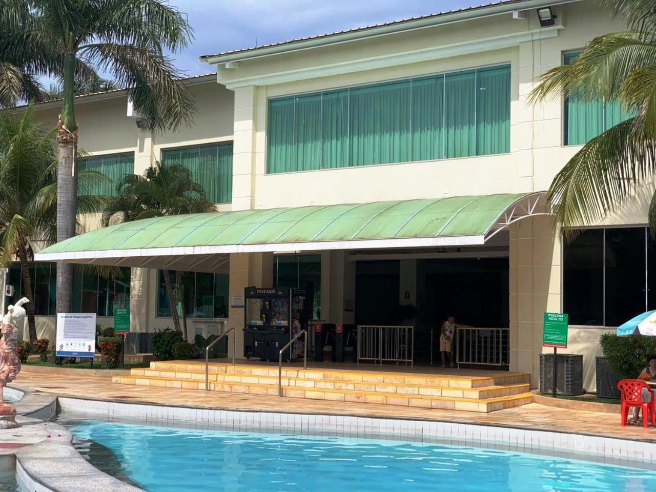 Lacqua Diroma - Parque Aquatico De Caldas Com Piscina De Ondas * Caldas Novas