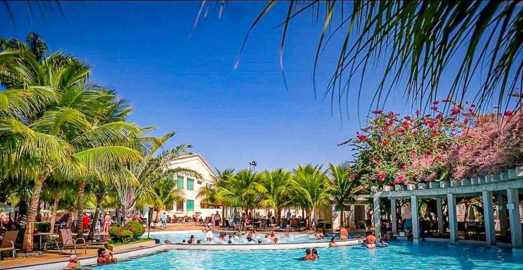 Lacqua Diroma - Parque Aquatico De Caldas Com Piscina De Ondas
