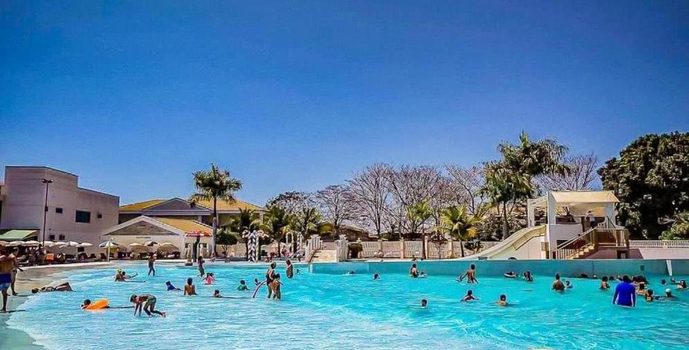 Lacqua Diroma - Parque Aquatico De Caldas Com Piscina De Ondas